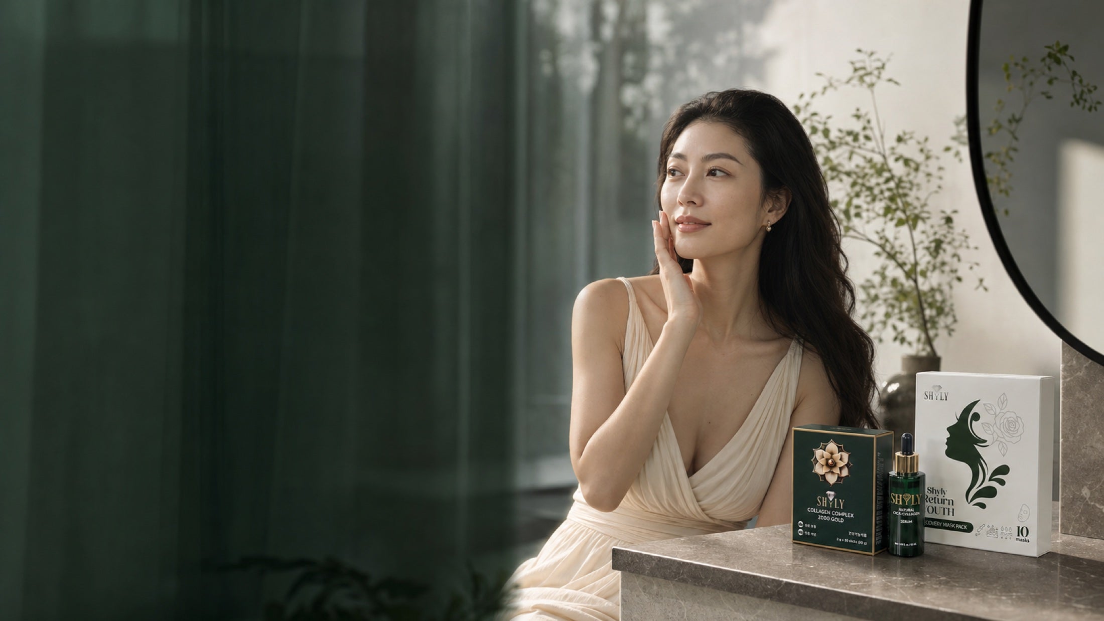 Phụ nữ chăm sóc làn da cùng hệ sản phẩm Shyly